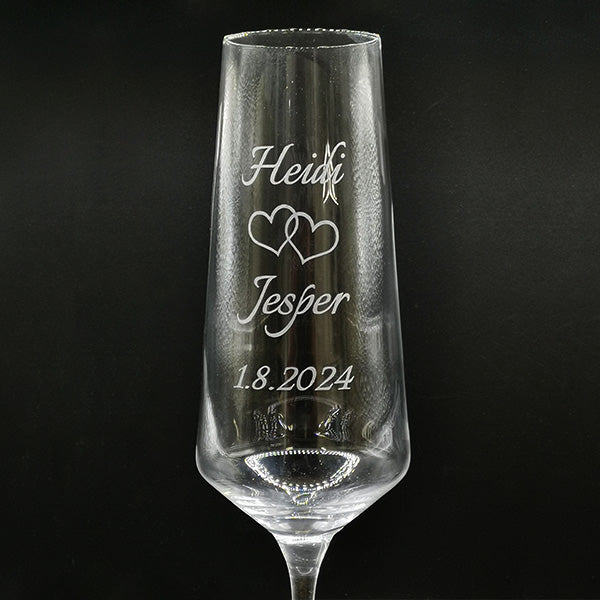 Häälasit sydän, nimi ja päivämääräkaiverruksella (2 kpl)