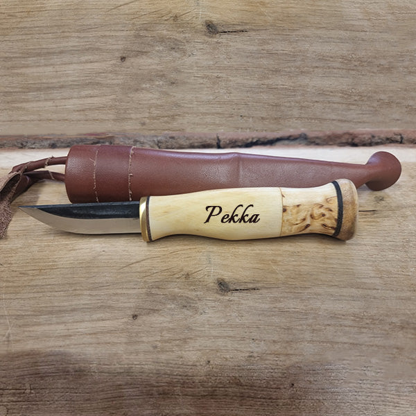 Visakoivu/poronsarvi puukko kaiverruksella - 6cm hiiliterästerä