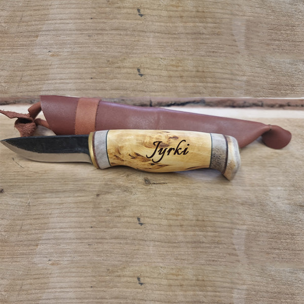 Visakoivu/poronsarvi puukko kaiverruksella - 8cm hiiliterästerä